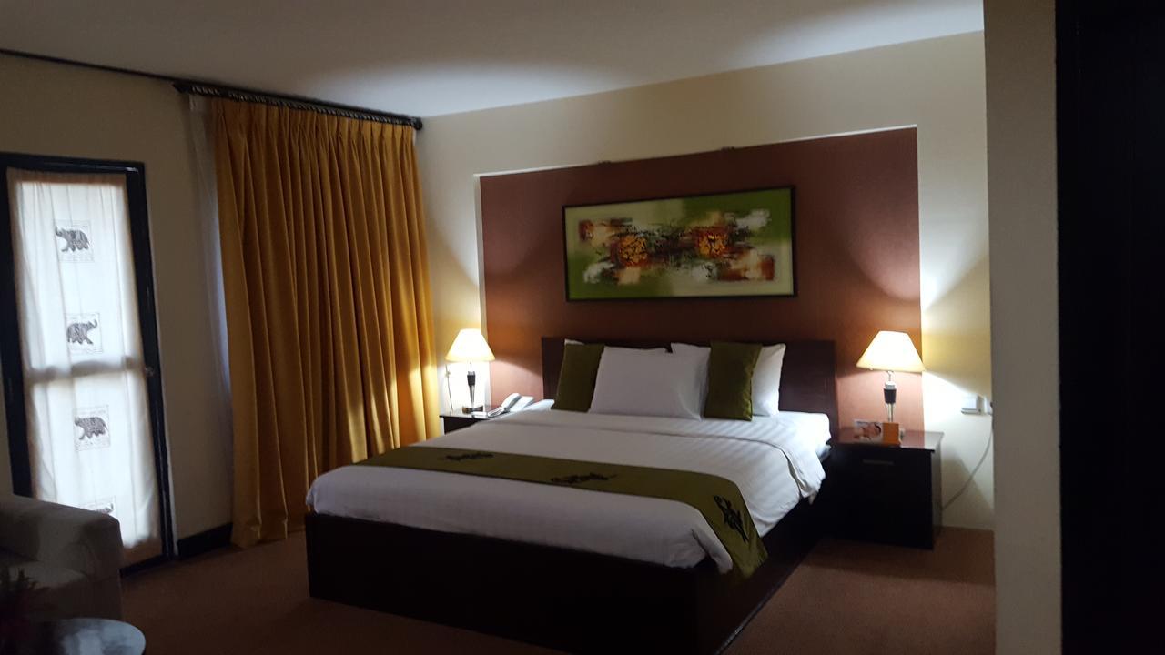 Grand Tembaga Hotel Timika Zewnętrze zdjęcie