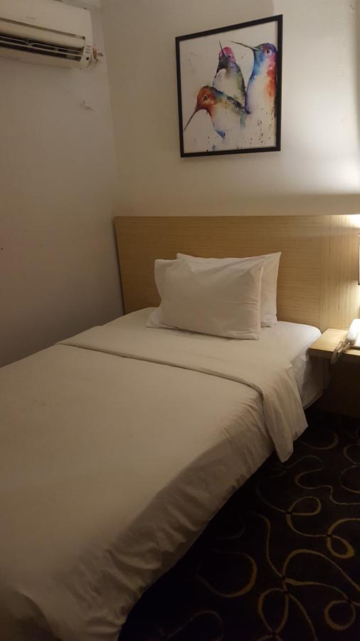 Grand Tembaga Hotel Timika Zewnętrze zdjęcie